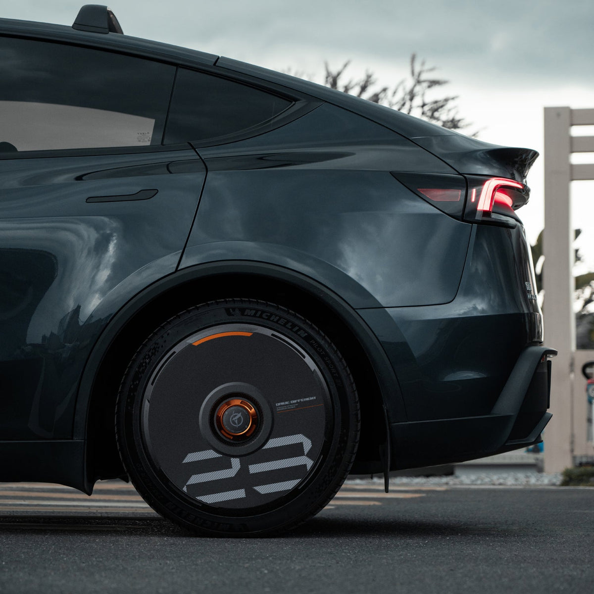 HALODISC 2 Custom Numbers - Black | Set of 4 Wheel Covers for Tesla