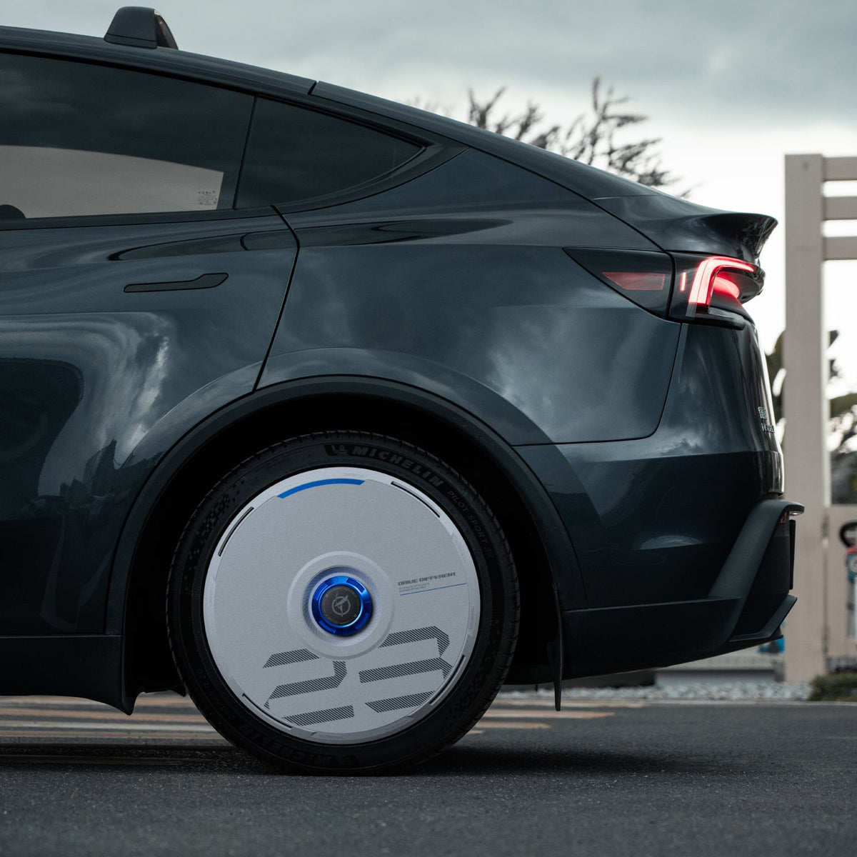 HALODISC 2 Custom Numbers - White | Set of 4 Wheel Covers for Tesla