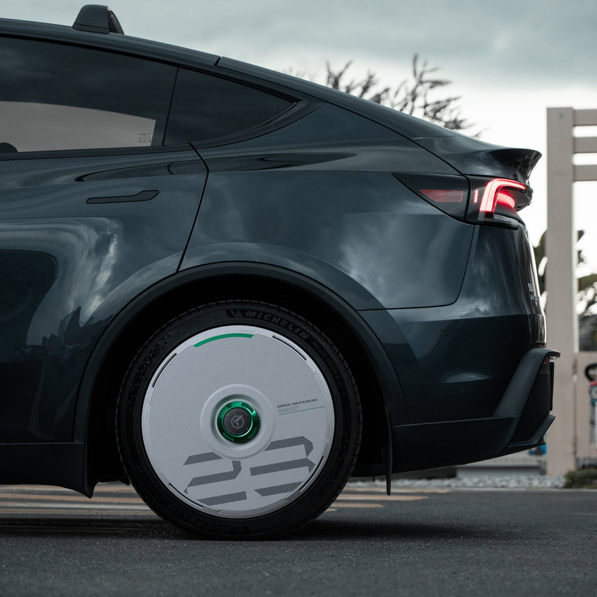 HALODISC 2 Custom Numbers - White | Set of 4 Wheel Covers for Tesla
