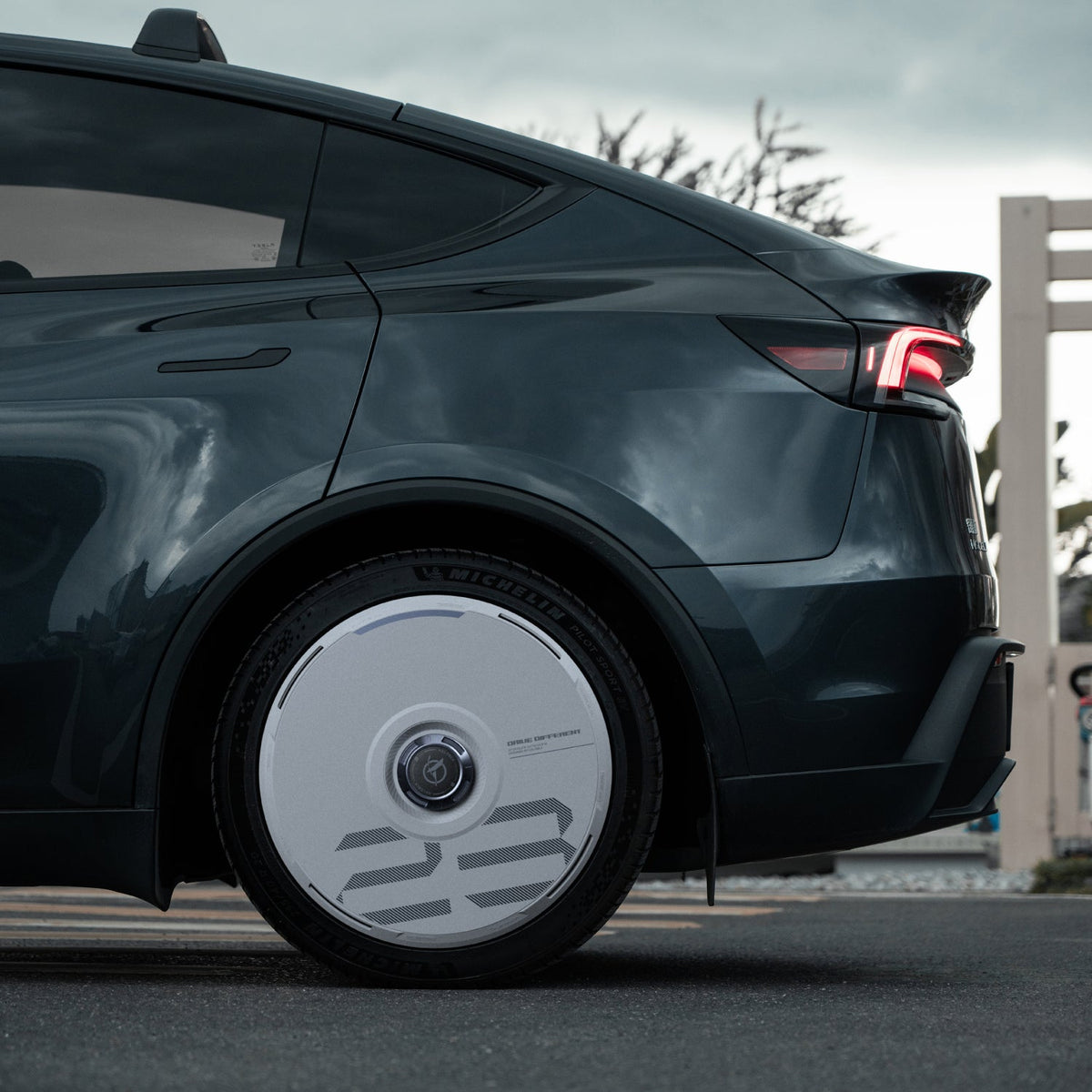 HALODISC 2 Custom Numbers - White | Set of 4 Wheel Covers for Tesla