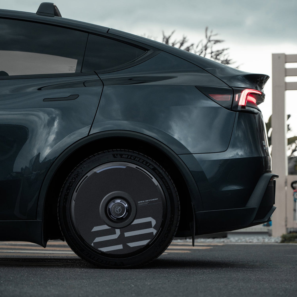 HALODISC 2 Custom Numbers - Black | Set of 4 Wheel Covers for Tesla